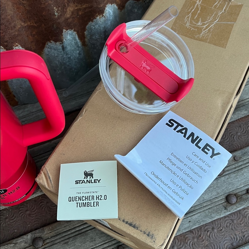 Stanley 40oz Red Delicious Tumbler Stanley and Elf Cosmetics Exclusively - NWT - Picture 11 of 16